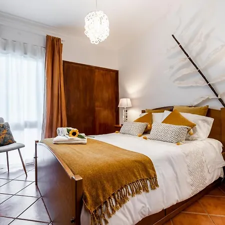 Cosy By The Pool Quarteira