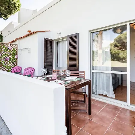 Apartamento Cosy By The Pool