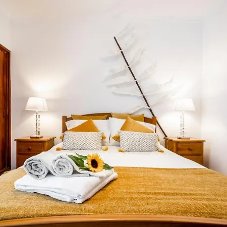 Cosy By The Pool Lejlighed