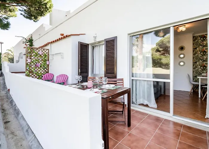 דירה Cosy By The Pool