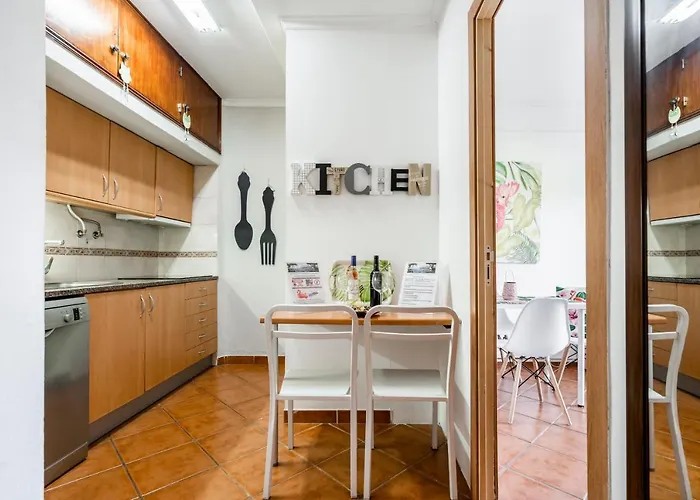 Cosy By The Pool 아파트