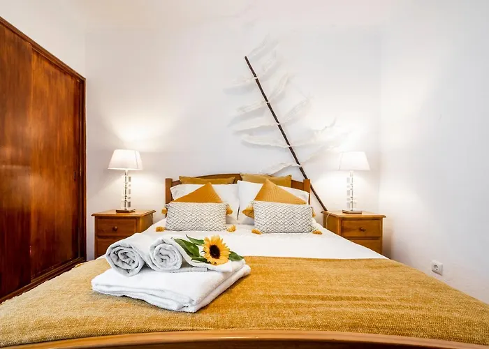 Cosy By The Pool דירה