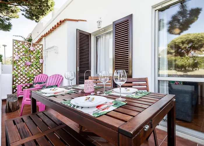 Cosy By The Pool *